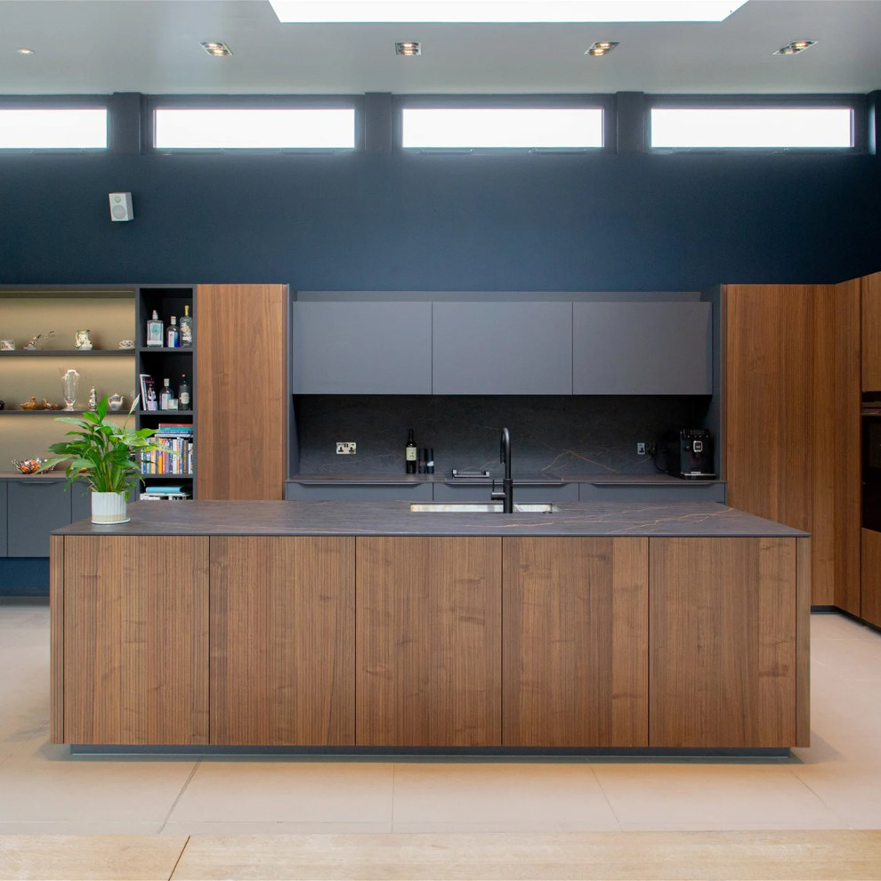 This is an example of a modern kitchen in San Diego.