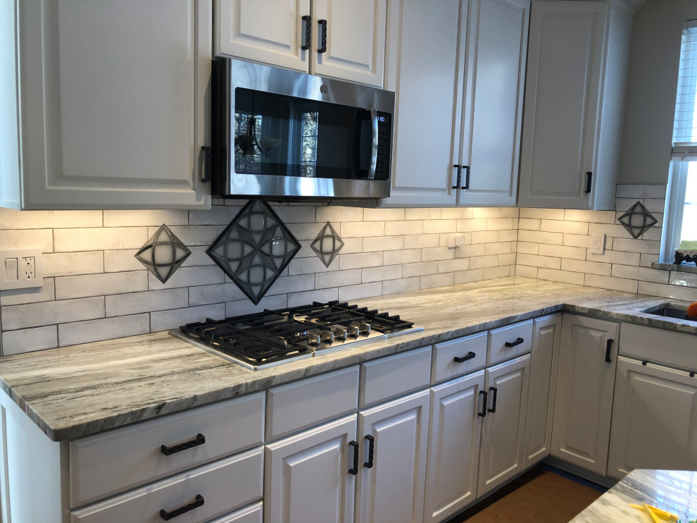 Kitchen - kitchen idea in Chicago