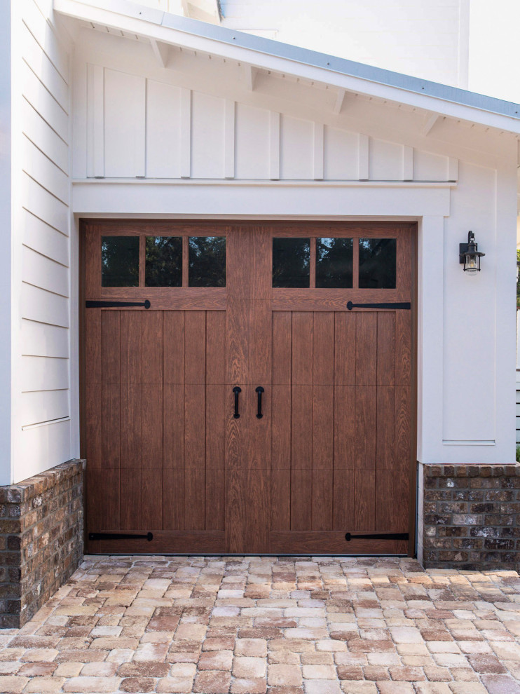 This is an example of a large country attached garage in Jacksonville.