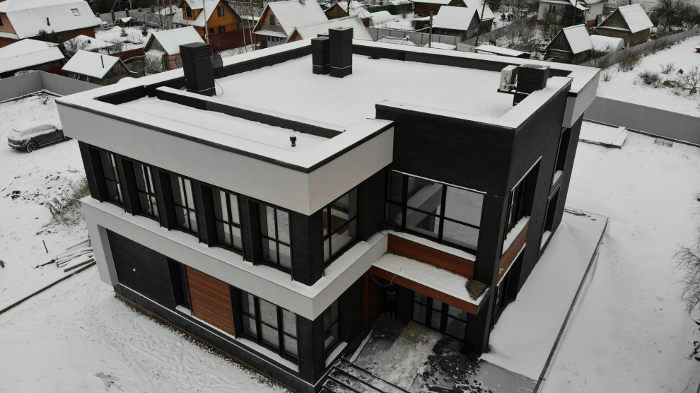 Дом в современном стиле. Кирпич и планкен.