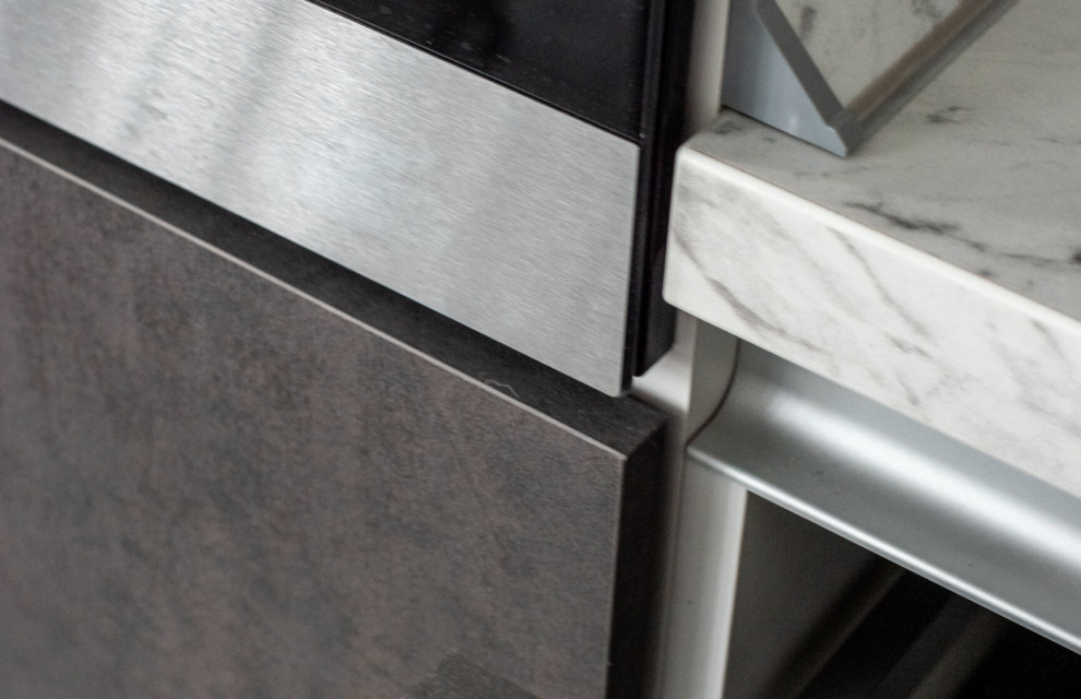 Кухня с мраморными акцентами