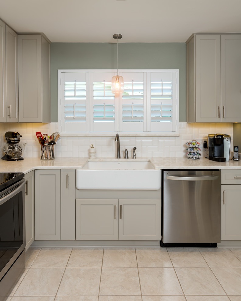 Kitchen - transitional kitchen idea