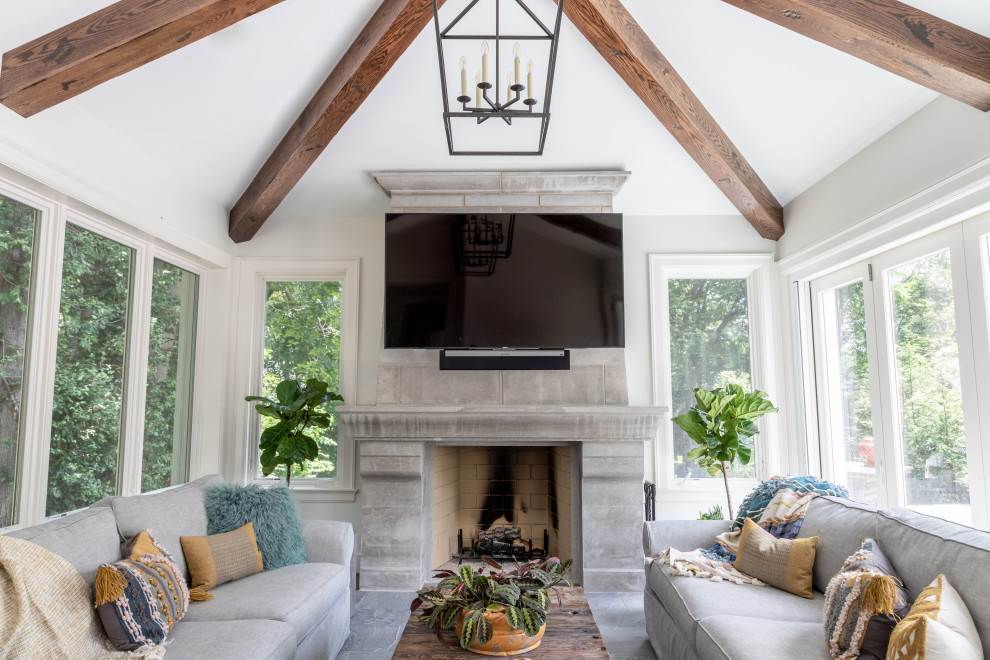 Transitional home design photo in Indianapolis