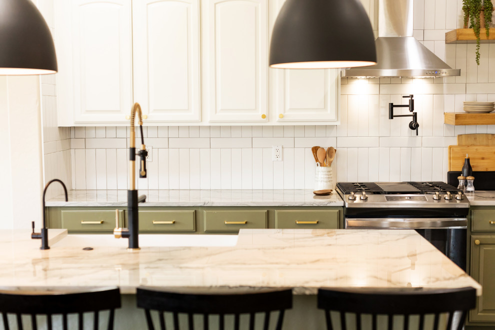 Transitional kitchen photo in Phoenix