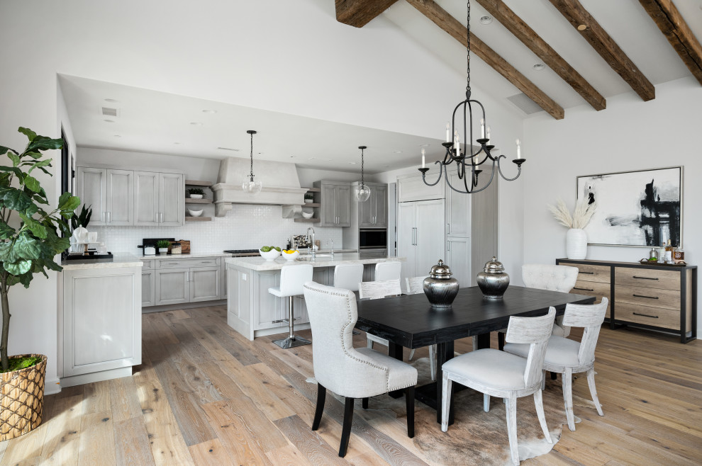 Transitional home design photo in Phoenix