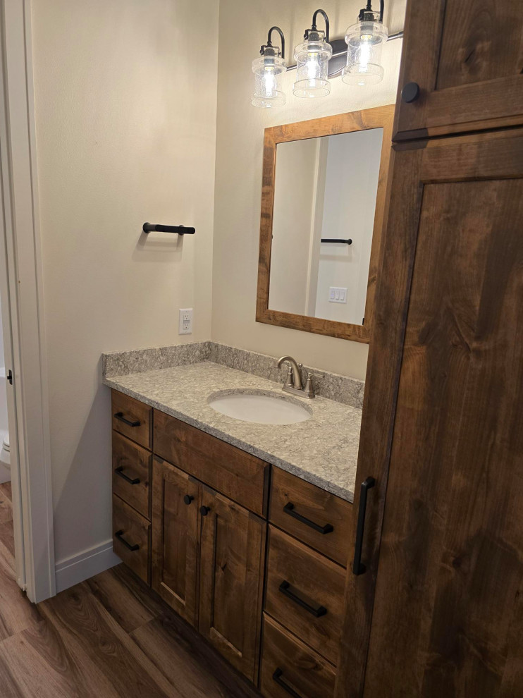 Inspiration for a mid-sized transitional home design remodel