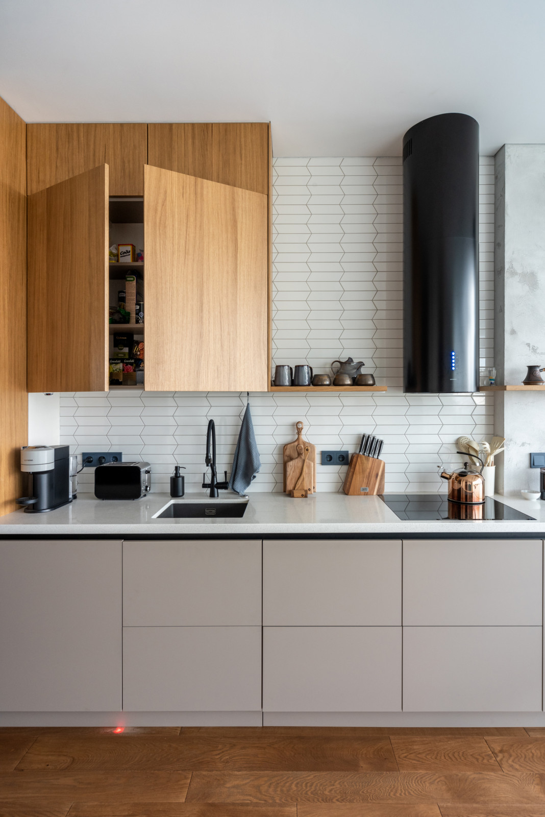 Кухня комбинированная со шпоном