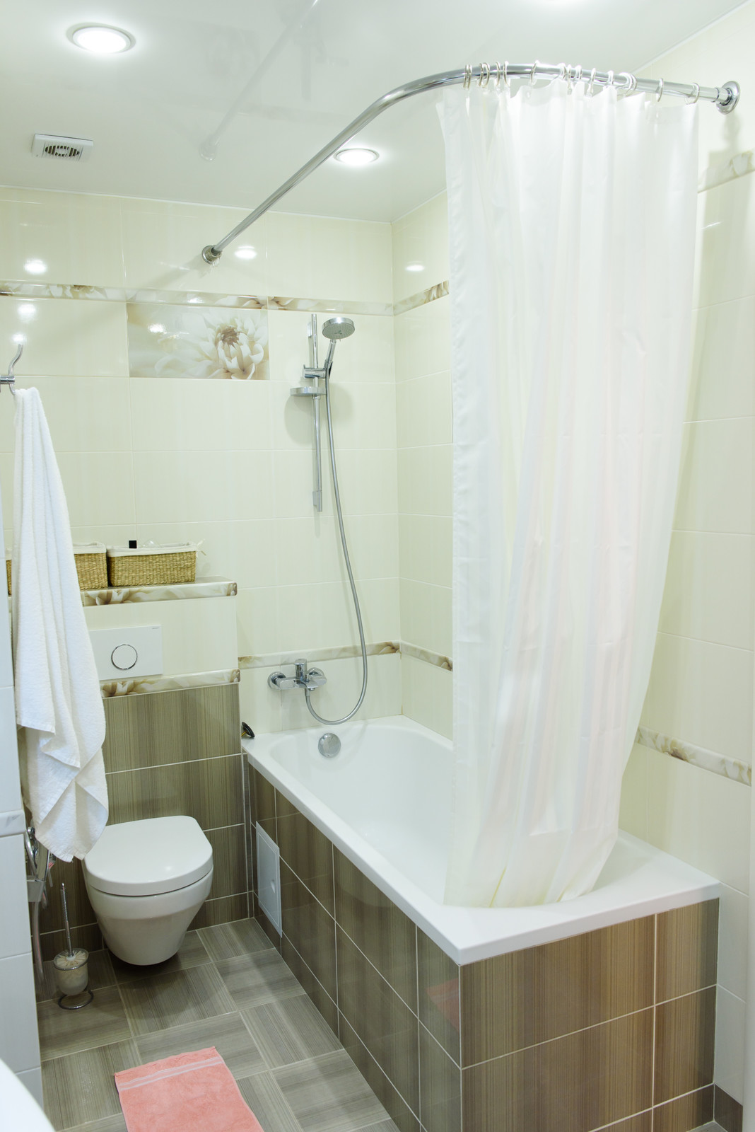 Рыбы в воде. Ванна.