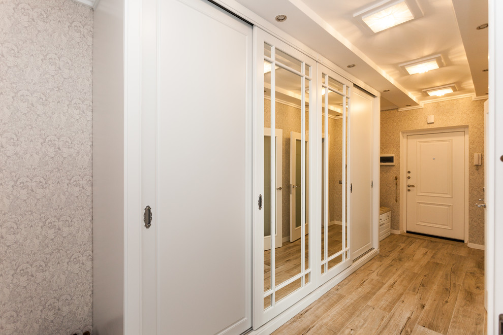 Огромный шкаф купе для прихожей