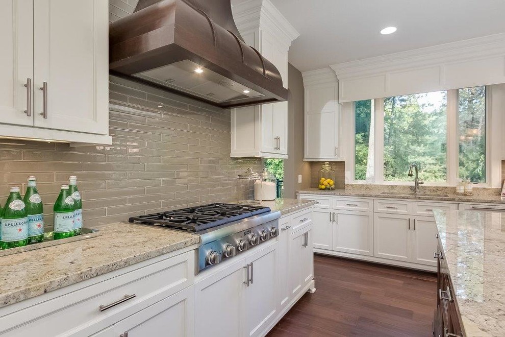 Transitional kitchen photo in Minneapolis