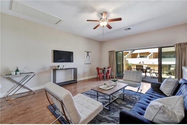 Home design - transitional home design idea in Austin