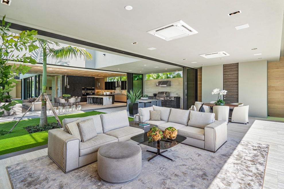 Design ideas for an expansive contemporary patio in Miami.