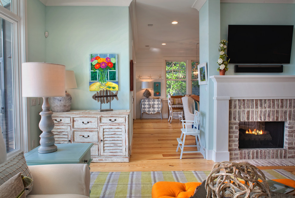 Inspiration for a transitional home design remodel in Atlanta