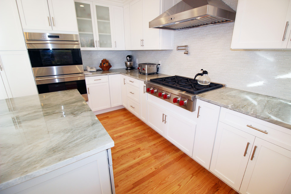 Photo of a large modern eat-in kitchen in Wilmington with white cabinets and with island.