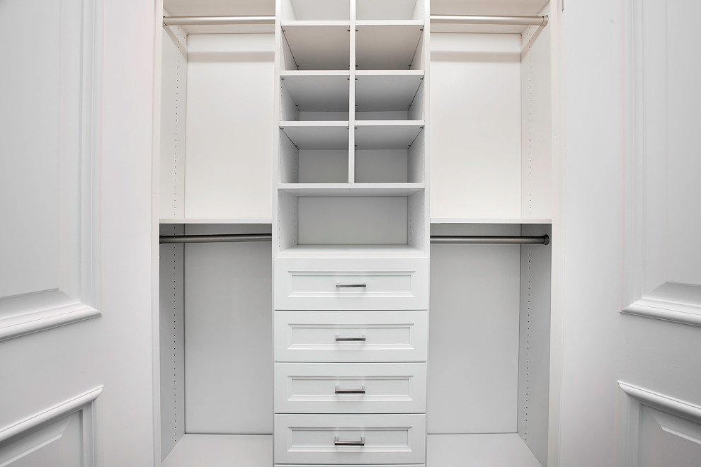 Design ideas for a mid-sized contemporary storage and wardrobe in New York.