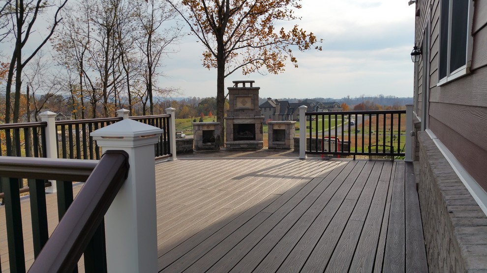 Mid-sized minimalist backyard deck photo