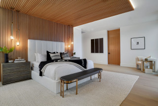 Camera da letto con cornice del camino piastrellata - Foto, Idee,  Arredamento - Febbraio 2024