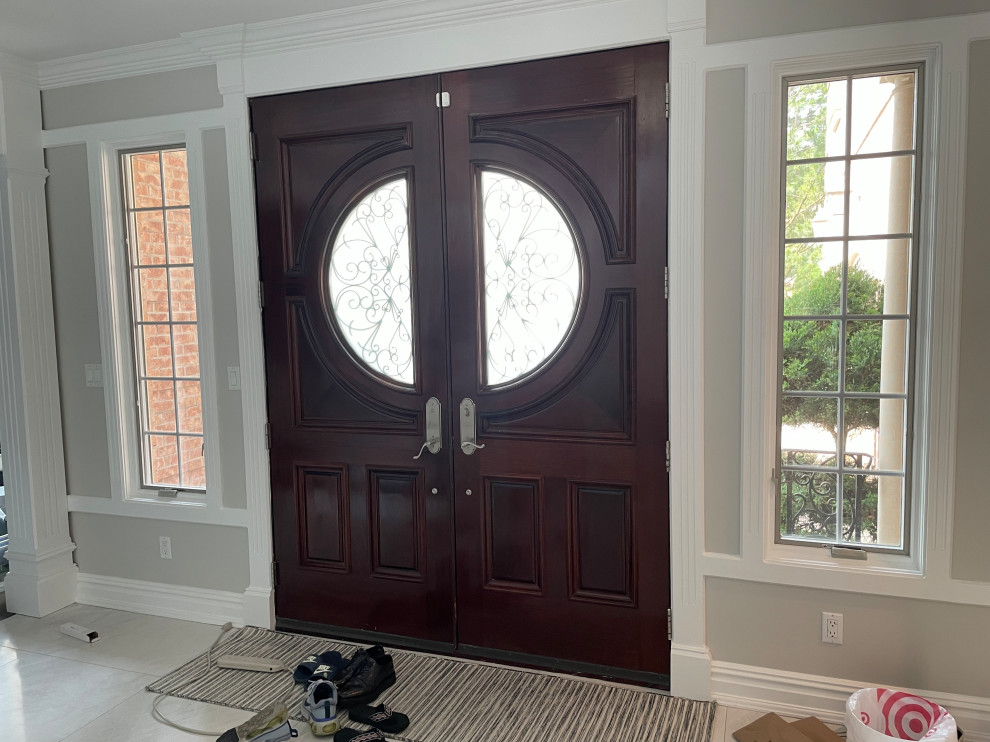 Painting front door black is white trim OK?