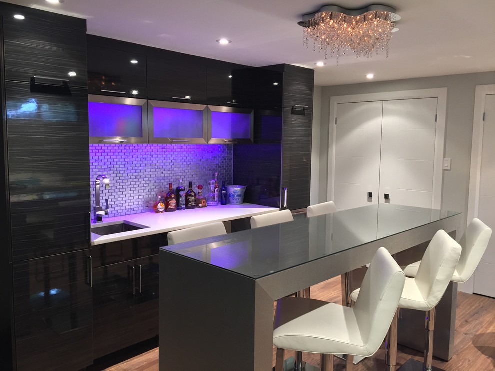 Inspiration for a mid-sized modern single-wall wet bar in Montreal with an undermount sink, flat-panel cabinets, quartz benchtops, grey splashback, glass tile splashback, vinyl floors and black cabinets.