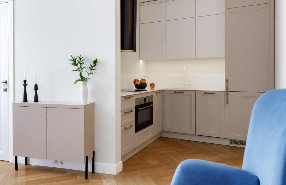 Уютная угловая кухня для небольших апартаментов