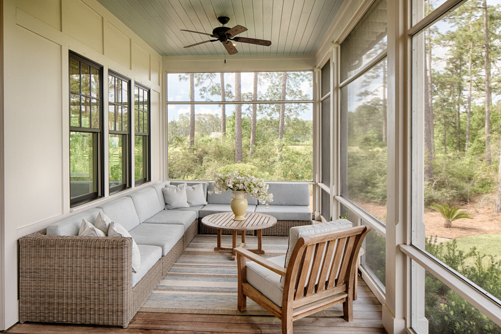 Beach style backyard screened-in verandah in Atlanta with decking and a roof extension.
