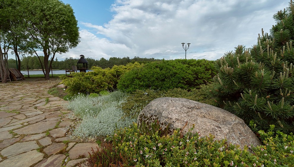 Участок на берегу реки