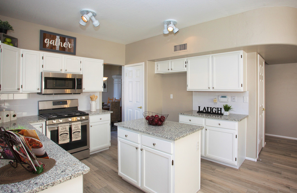 Kitchen - kitchen idea in Phoenix