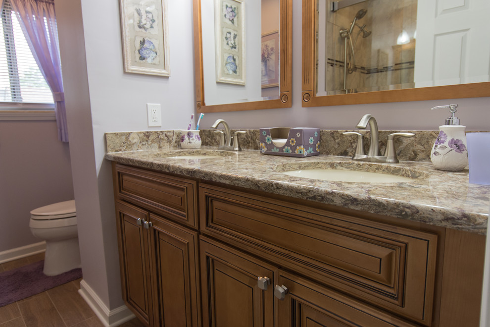 Inspiration for a transitional home design remodel in Detroit