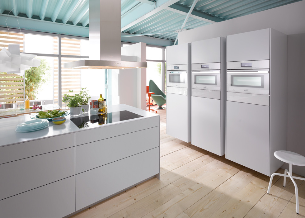 Example of a trendy kitchen design in Los Angeles