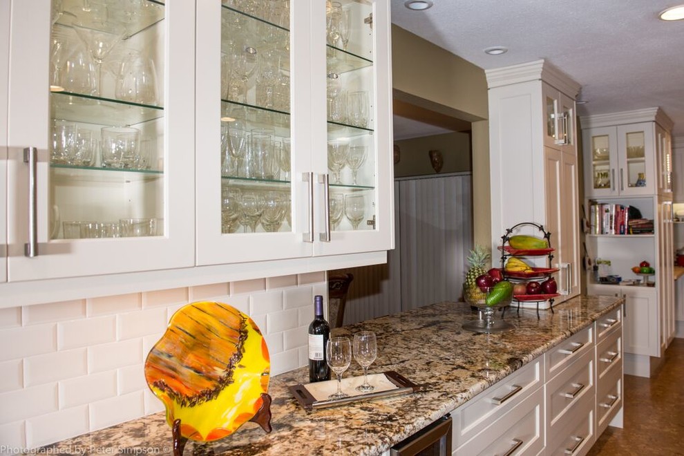 Transitional kitchen photo in Miami