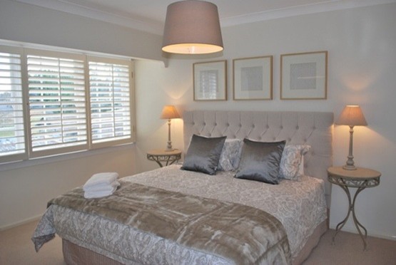 Inspiration for a traditional bedroom in Gold Coast - Tweed.