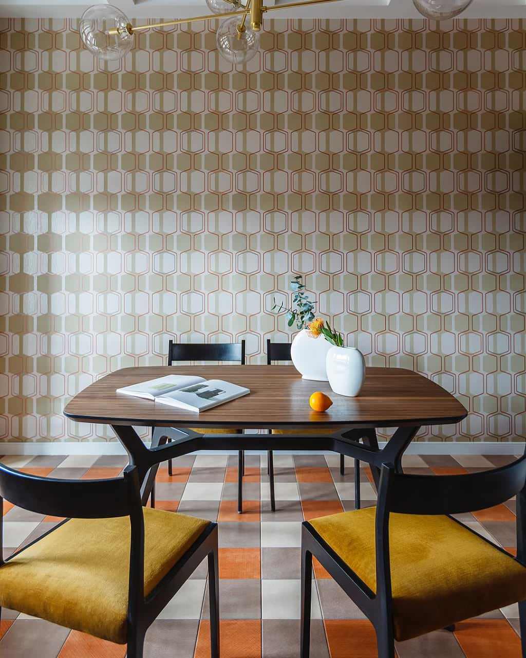 Стол Johann в проекте однокомнатной квартиры Анны Шалаевой