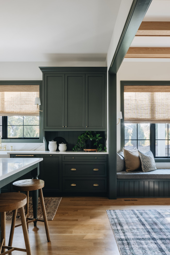 Transitional kitchen photo in Chicago