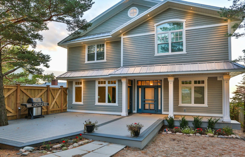 Mountain style home design photo in Toronto