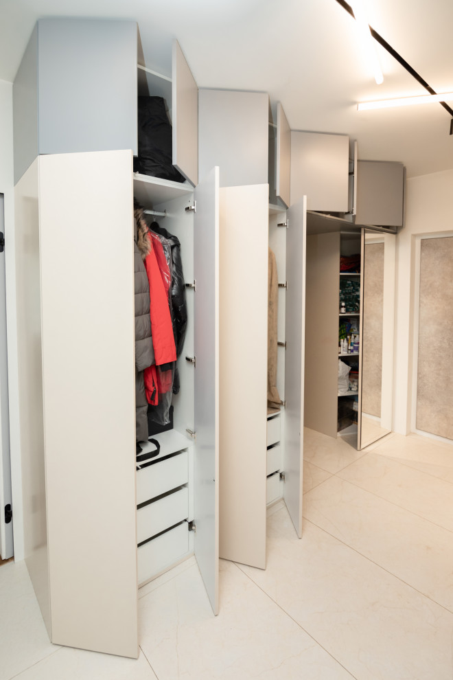 Минималистичные шкафы в прихожую