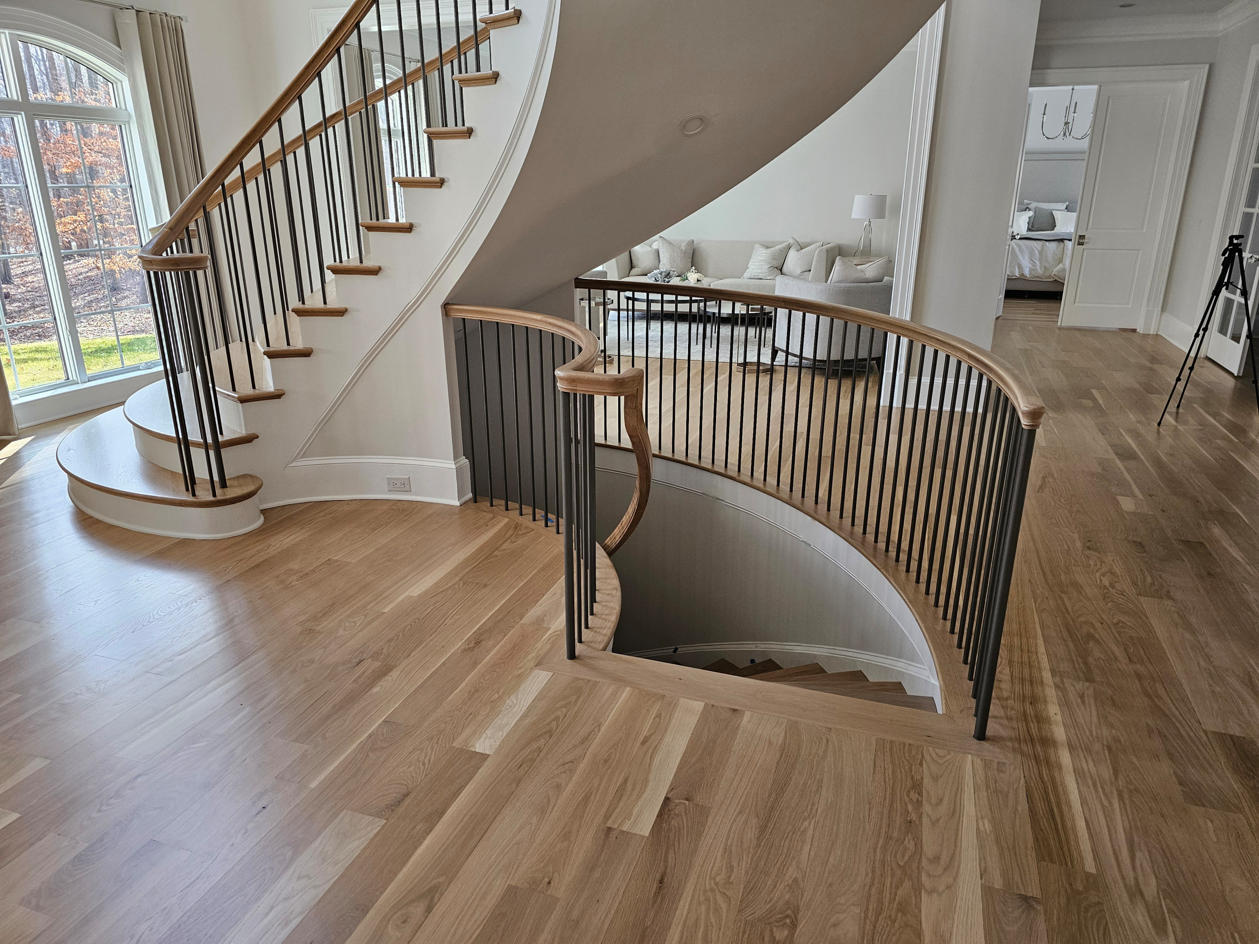 116_Elegant & Eye-catching Curved Staircase, Leesburg VA 20175