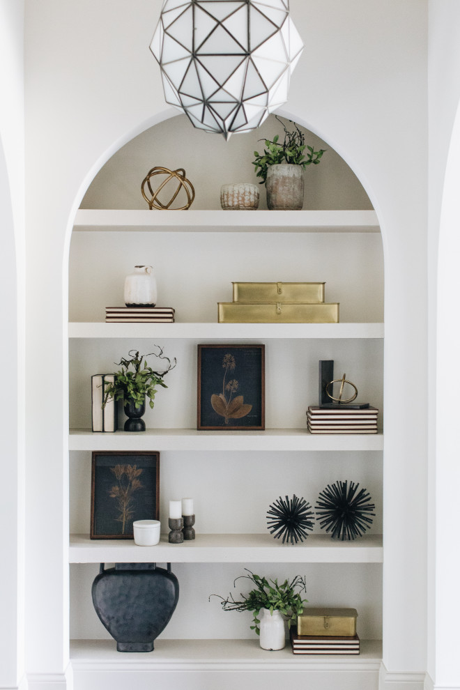 Example of a transitional home design design in Chicago