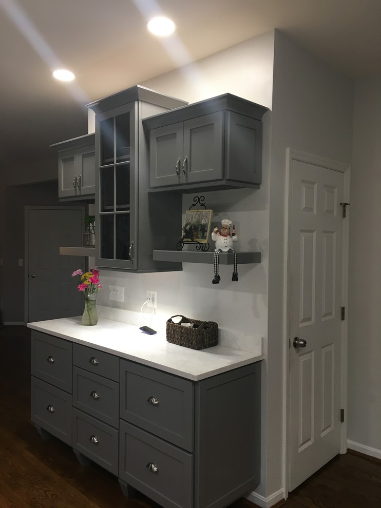 Example of a transitional kitchen design in Cincinnati