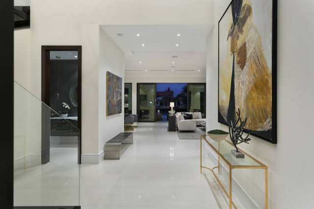 Lighthouse Point modern-entry