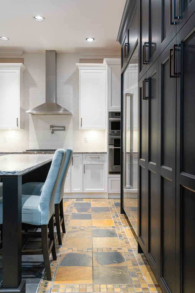 Transitional kitchen photo in Vancouver