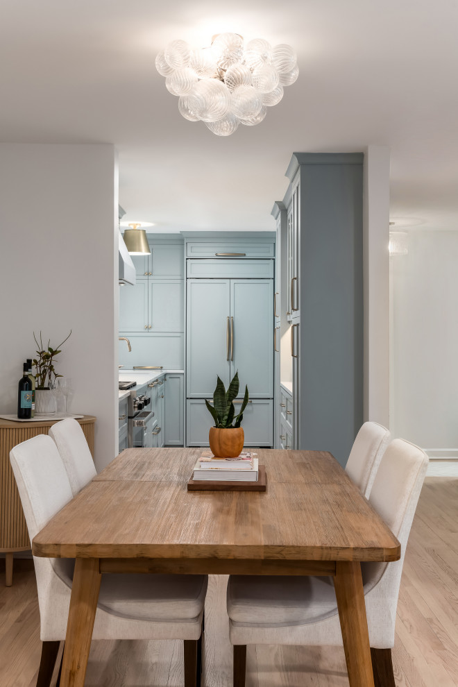Example of a transitional dining room design in Chicago