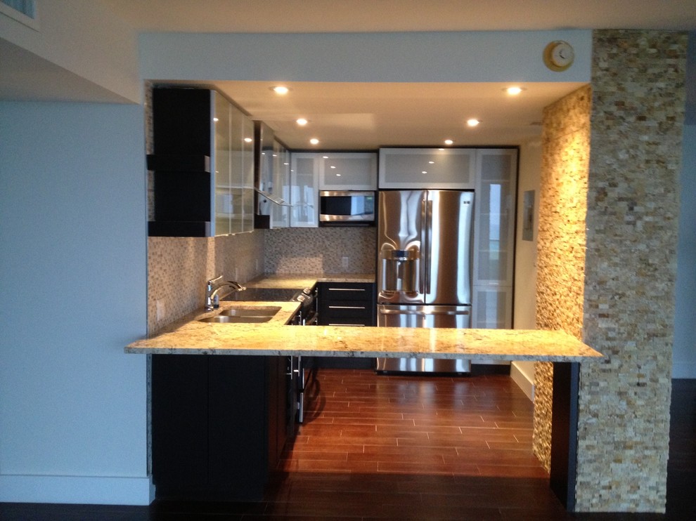 Open kitchen peninsula