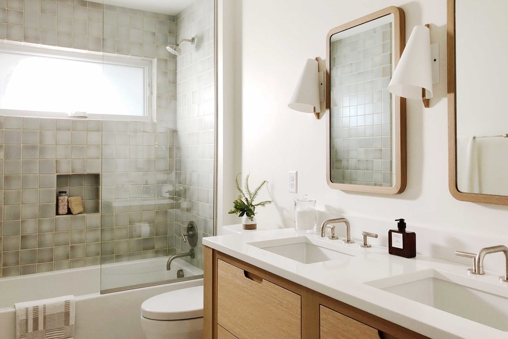 Inspiration for a transitional bathroom in Portland.