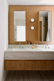 10 Bathrooms With Thick Vanity Countertops (10 photos)