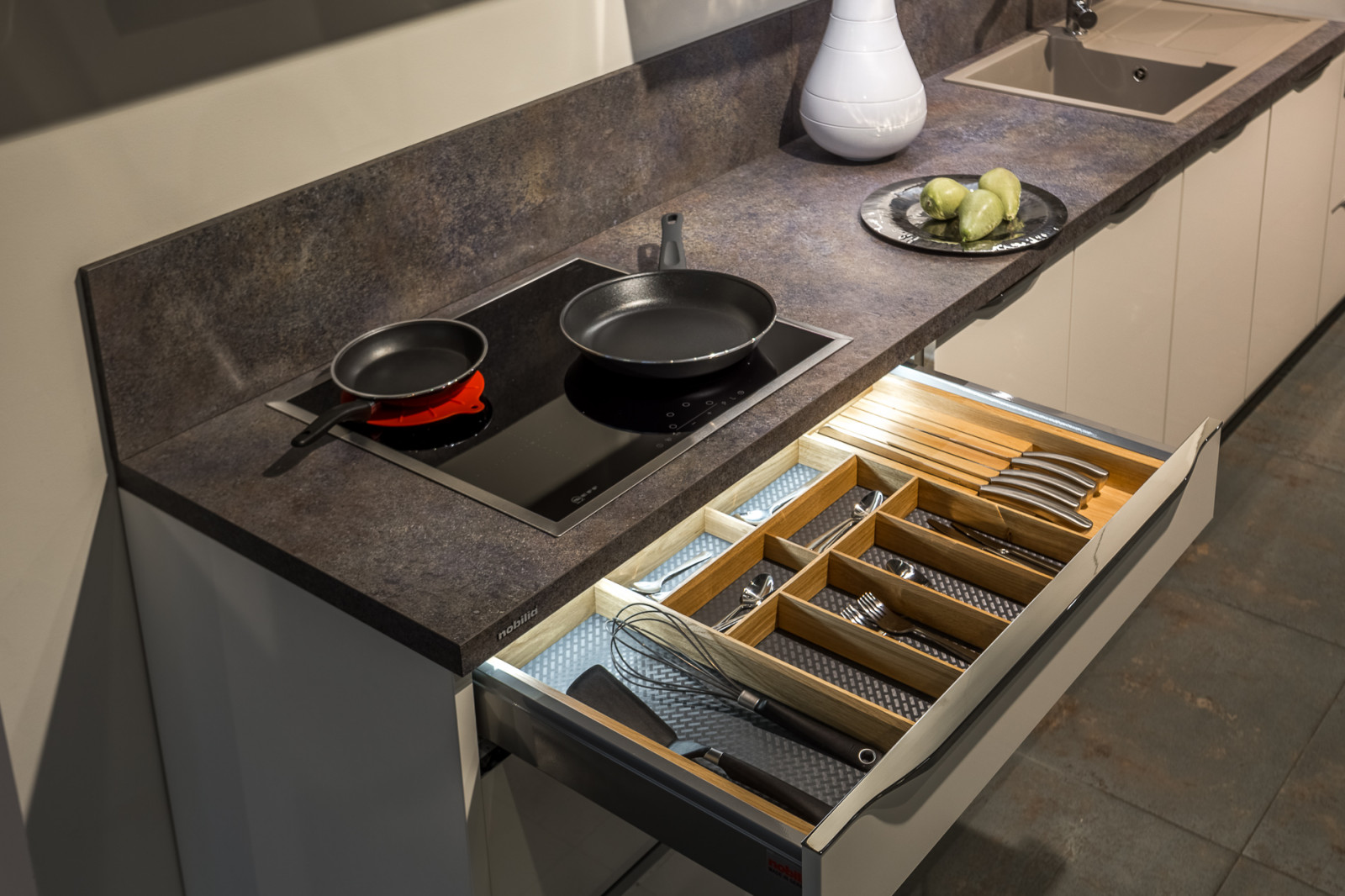 Кухня Nobilia FLASH - яркий дизайн и скрытые возможности