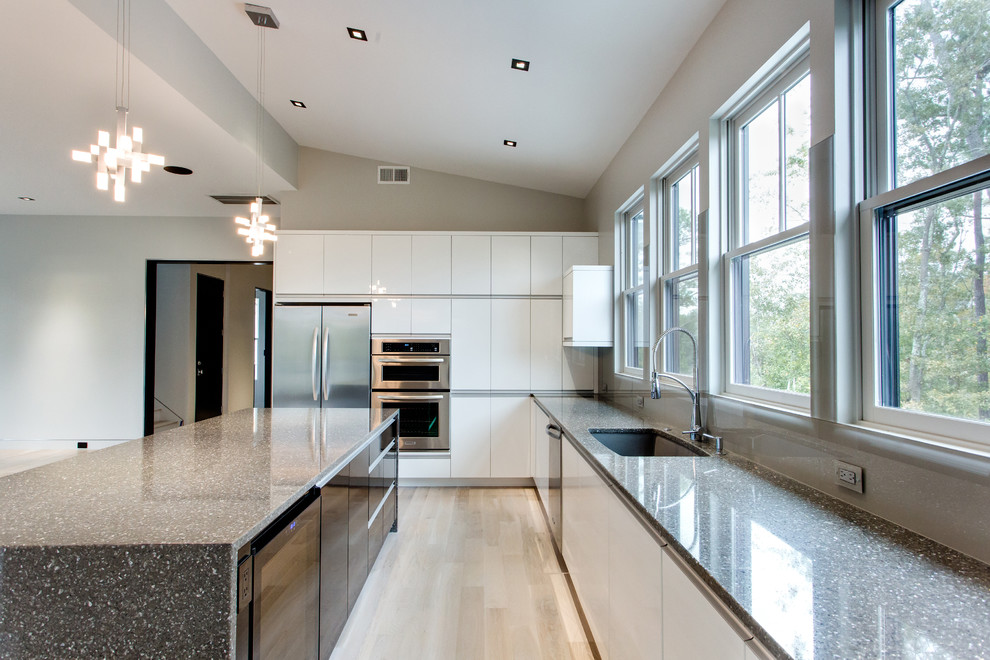 Inspiration for a contemporary kitchen in Charleston.