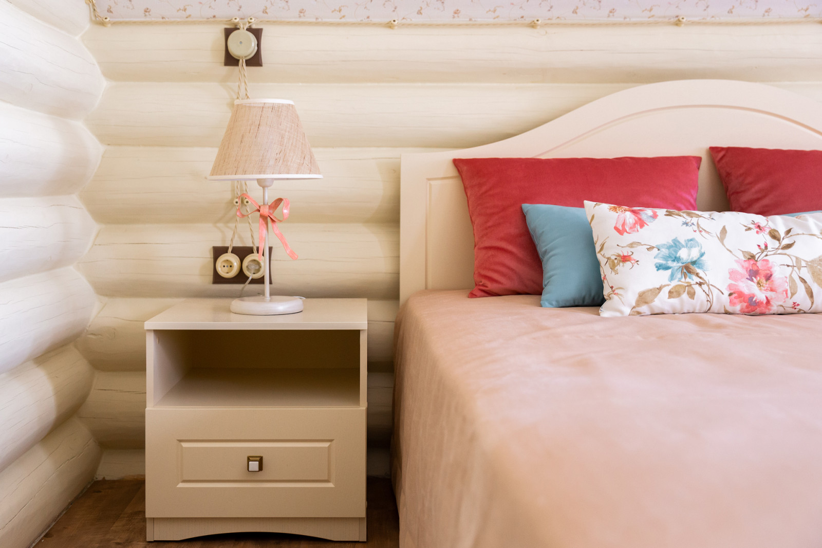 Спальни в доме срубе