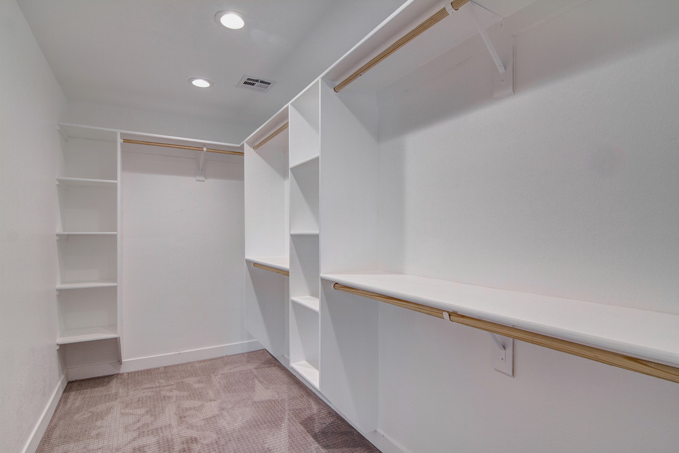 Transitional home design photo in Phoenix