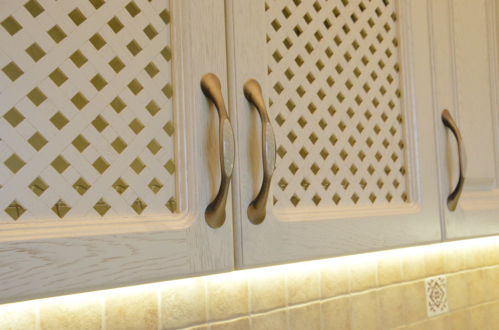 Кухня из массива дуба "Альфа" классика