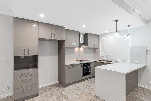 Kitchen transitional-kitchen